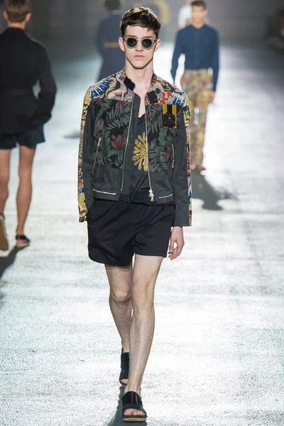 Look 22